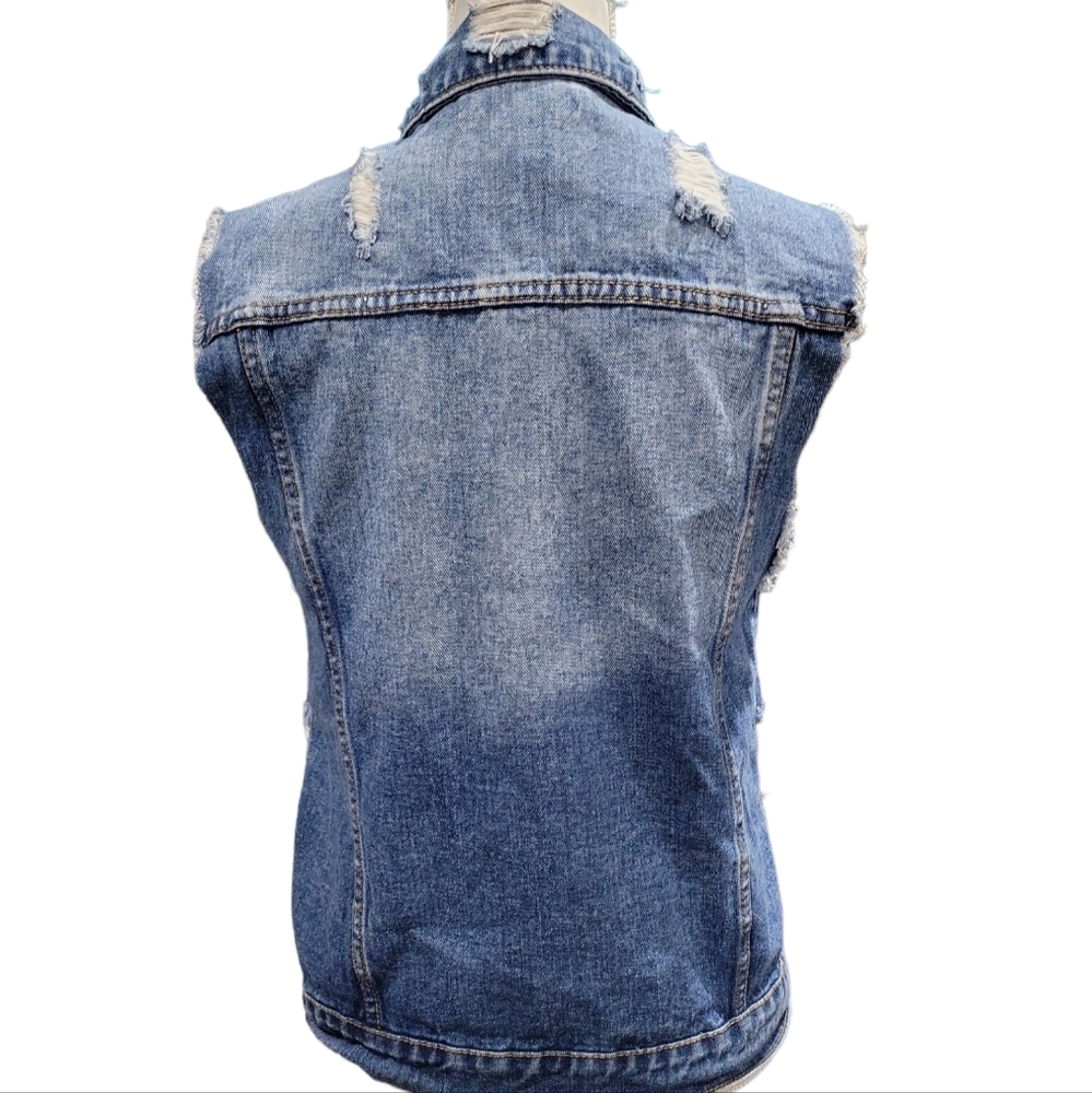 Forever 21 Distressed Denim Vest Size Medium - Picture 2 of 4